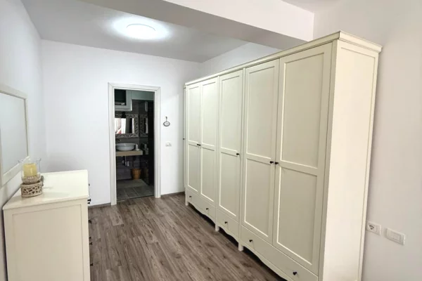 Shtepi ne shitje Apartament ne Tirane, 2+1, Mobilimi E mobiluar, Pagesa 216,300  Euro.