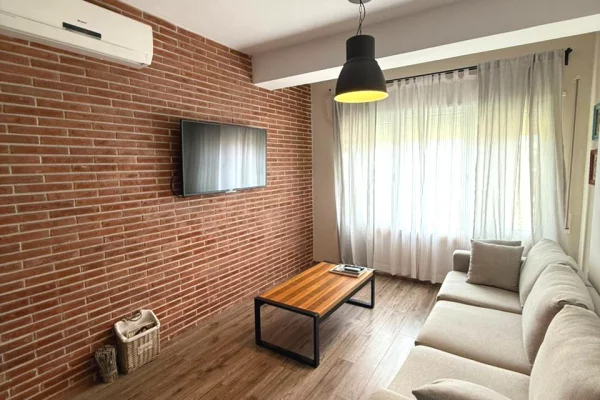 Shtepi ne shitje Apartament ne Tirane, 2+1, Mobilimi E mobiluar, Pagesa 216,300  Euro.