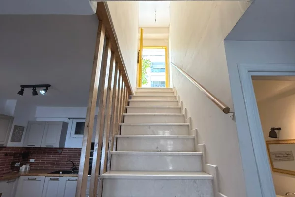 Shtepi ne shitje Apartament ne Tirane, 2+1, Mobilimi E mobiluar, Pagesa 216,300  Euro.