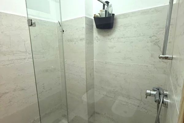 Shtepi ne shitje Apartament ne Tirane, 2+1, Mobilimi E mobiluar, Pagesa 216,300  Euro.