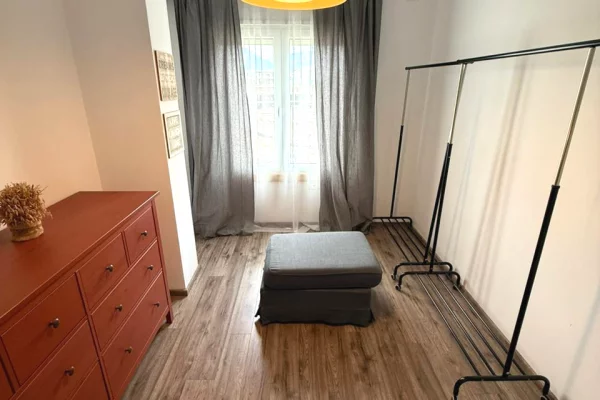 Shtepi ne shitje Apartament ne Tirane, 2+1, Mobilimi E mobiluar, Pagesa 216,300  Euro.