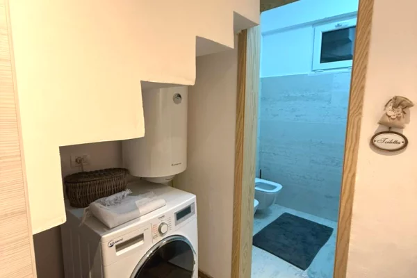 Shtepi ne shitje Apartament ne Tirane, 2+1, Mobilimi E mobiluar, Pagesa 216,300  Euro.