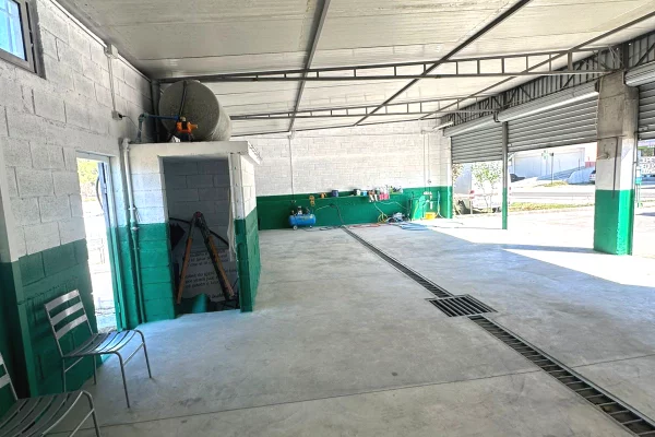 Business Property for Rent 4+1 in Tirana - 1,200 Euro