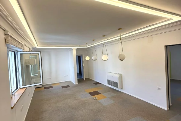 🏢 Zyre me Qira – Zogu i Zi, Tirane