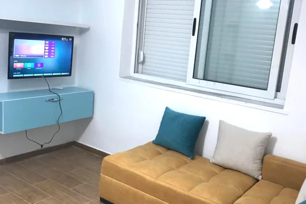 Shtepi ne shitje Apartament ne Tirane, Garsoniere, Mobilimi E mobiluar, Pagesa 52,000  Euro.