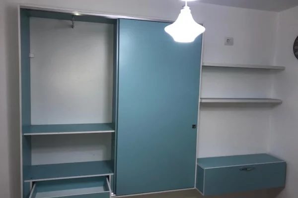 Shtepi ne shitje Apartament ne Tirane, Garsoniere, Mobilimi E mobiluar, Pagesa 52,000  Euro.