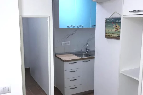 Shtepi ne shitje Apartament ne Tirane, Garsoniere, Mobilimi E mobiluar, Pagesa 52,000  Euro.