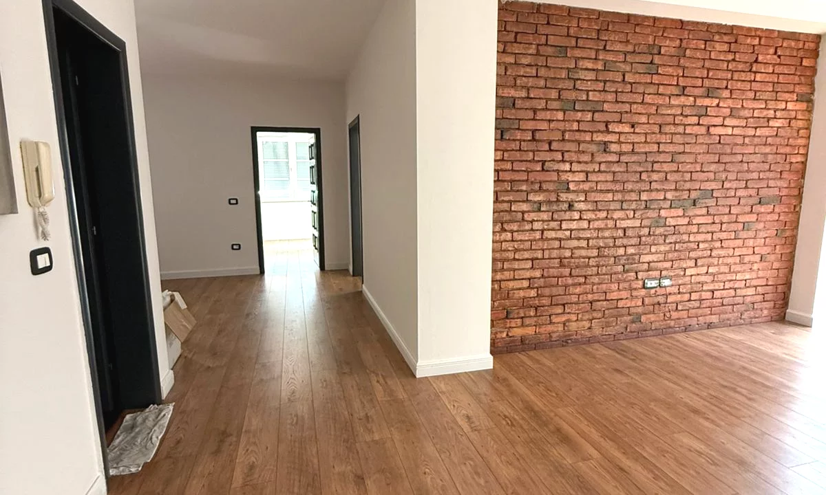 🏢 Ambient Zyre me Qira – Komuna e Parisit, Rruga Prokop Mima