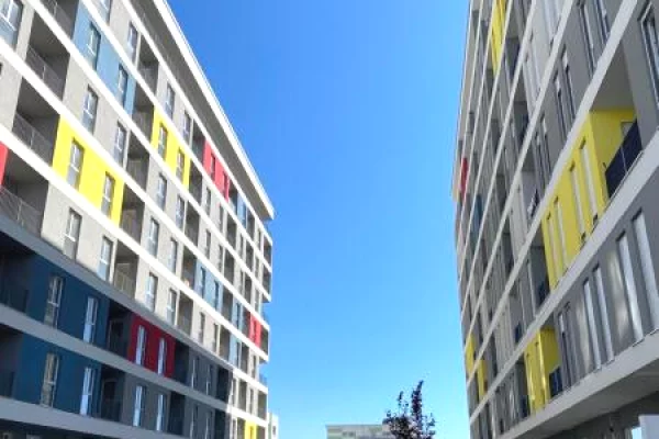 🏡 Shitet Apartament 2+1+2 – University Residence, Tiranë  📍 Vendndodhja: Pranë shkollës, në një zo