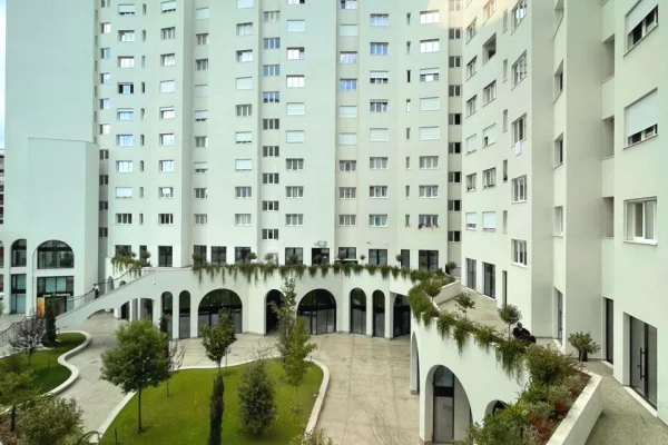 Shtepi me qera Apartament ne Tirane, 2+1, Mobilimi Pjeserisht e mobiluar, Pagesa 700  Euro.