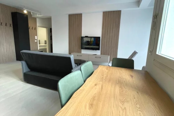 Shtepi me qera Apartament ne Tirane, 2+1, Mobilimi Pjeserisht e mobiluar, Pagesa 700  Euro.