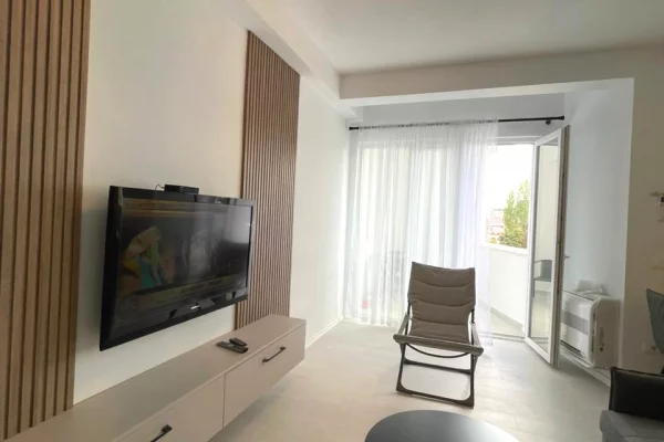 Shtepi me qera Apartament ne Tirane, 2+1, Mobilimi Pjeserisht e mobiluar, Pagesa 700  Euro.