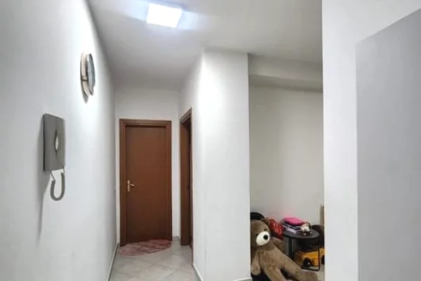 Shtepi ne shitje Apartament ne Tirane, 2+1, Mobilimi E mobiluar, Pagesa 160,000  Euro.