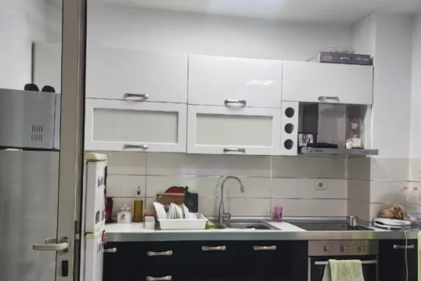 🏡 Shitet Apartament 2+1 – Pranë Kompleksit Alba, Ish Parku i Autobusëve, Tiranë