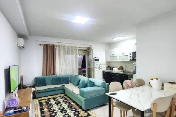 Shtepi ne shitje Apartament ne Tirane, 2+1, Mobilimi E mobiluar, Pagesa 160,000  Euro.