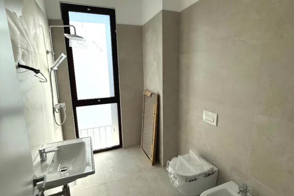 Business Property for Rent 3+1 in Tirana - 1,000 Euro