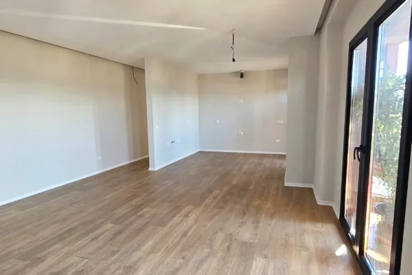 Business Property for Rent 3+1 in Tirana - 1,800 Euro