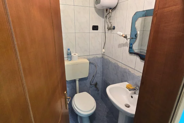  Jepet me Qira – Ambient Biznesi perballe Delijorgjit, Tirane