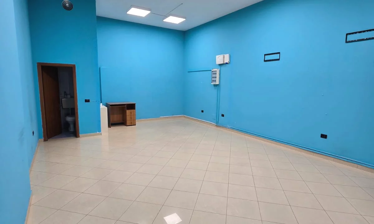  Jepet me Qira – Ambient Biznesi perballe Delijorgjit, Tirane