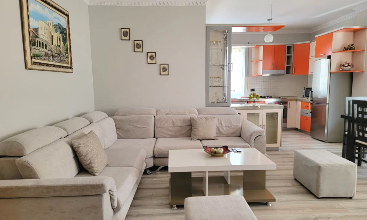 Shtepi me qera Apartament ne Tirane, 2+1, Mobilimi E mobiluar, Pagesa 900  Euro.