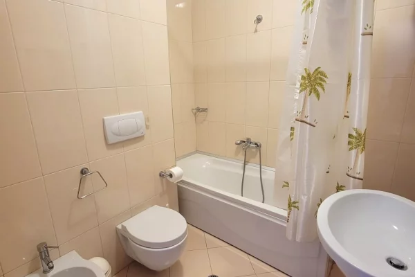 Shtepi me qera Apartament ne Tirane, 2+1, Mobilimi E mobiluar, Pagesa 900  Euro.