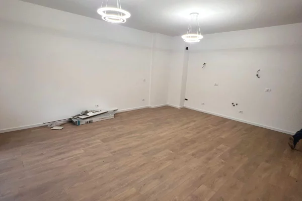 Ambiente per Zyra me qira – Myslym Shyri