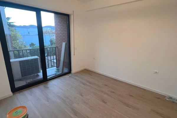 Ambiente per Zyra me qira – Myslym Shyri