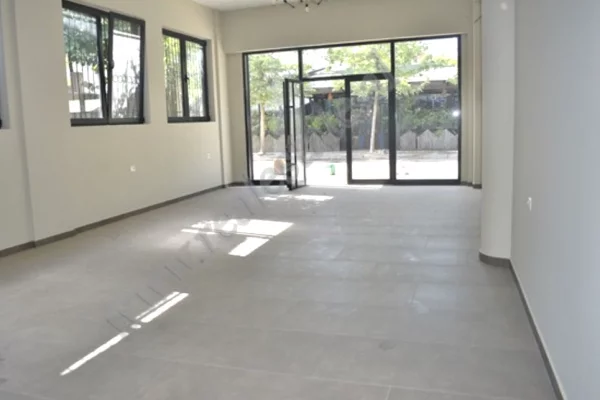 Ambient Komercial me Qira – 70 m² + Vend Parkimi