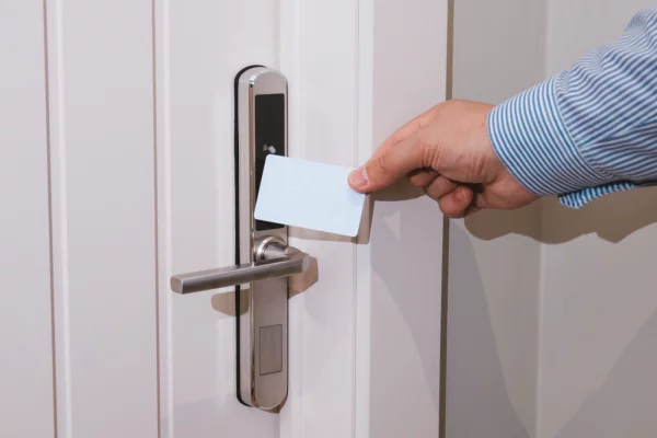 Shtepi me qera Apartament ne Tirane, 1+1, Mobilimi Pjeserisht e mobiluar, Pagesa 110,000  Leke.