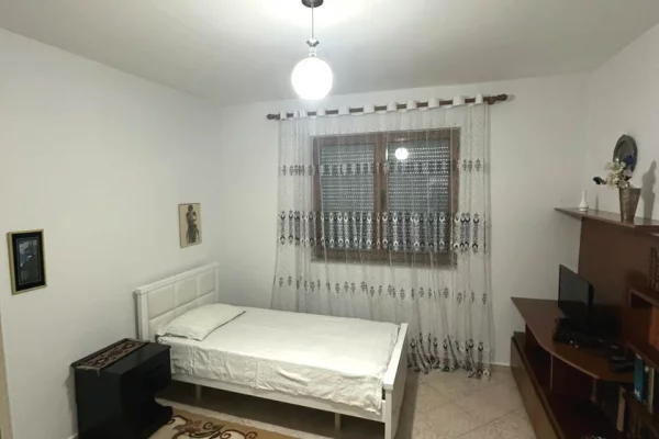 Shtepi me qera Apartament ne Tirane, 1+1, Mobilimi E mobiluar, Pagesa 50,000  Leke.