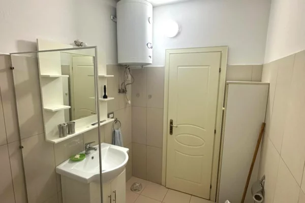 Shtepi me qera Apartament ne Tirane, 1+1, Mobilimi E mobiluar, Pagesa 50,000  Leke.