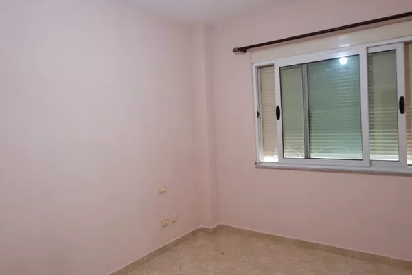 Shtepi me qera Apartament ne Tirane, 1+1, Mobilimi Bosh, pa mobiluar, Pagesa 400  Euro.