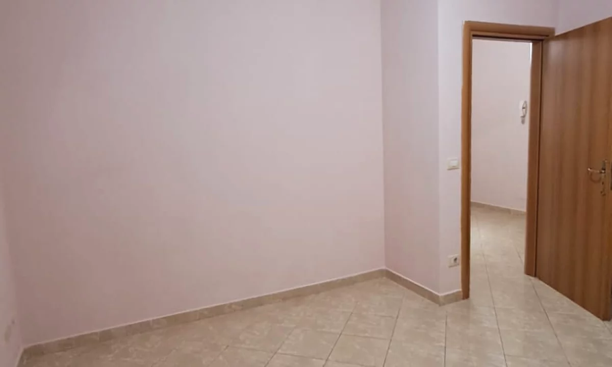 Shtepi me qera Apartament ne Tirane, 1+1, Mobilimi Bosh, pa mobiluar, Pagesa 400  Euro.