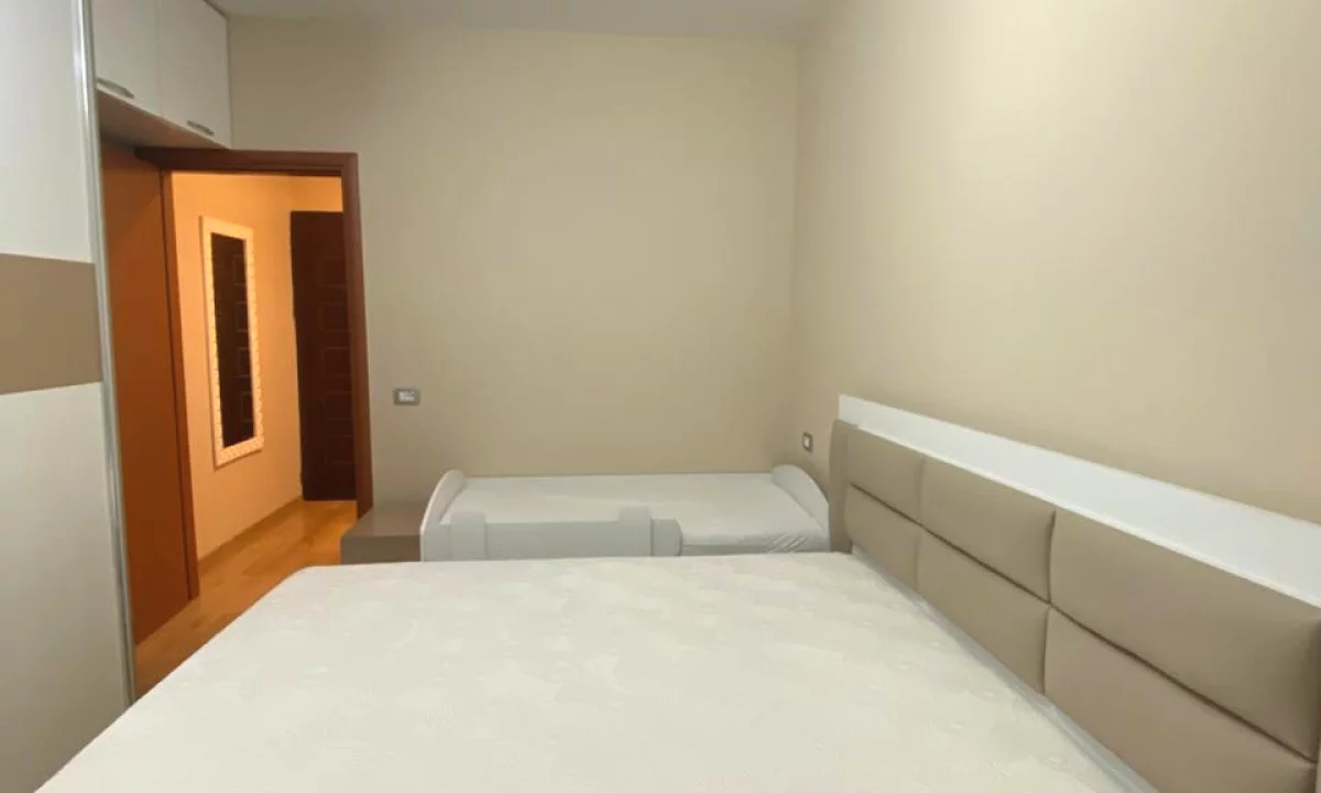 Shtepi me qera Apartament ne Tirane, 1+1, Mobilimi E mobiluar, Pagesa 52,000  Leke.