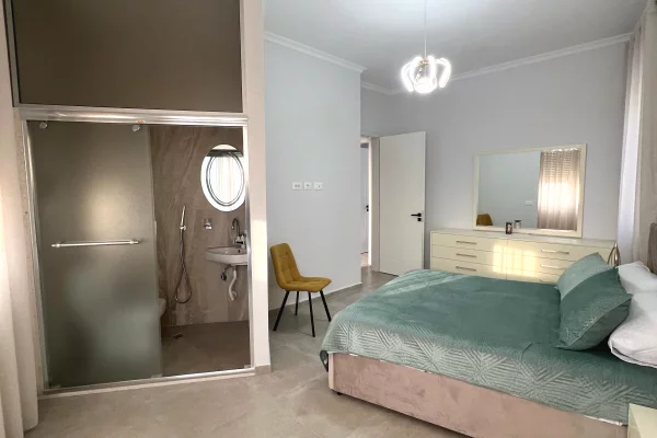 Shtepi me qera Apartament ne Tirane, 2+1, Mobilimi E mobiluar, Pagesa 1,200  Euro.