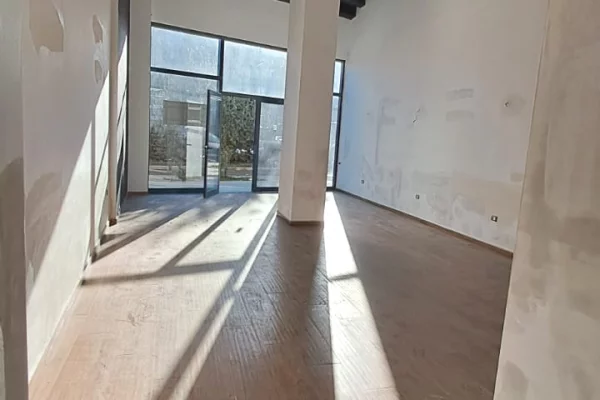 Jepet me Qira – Ambient Komercial | Astir, Tiranë