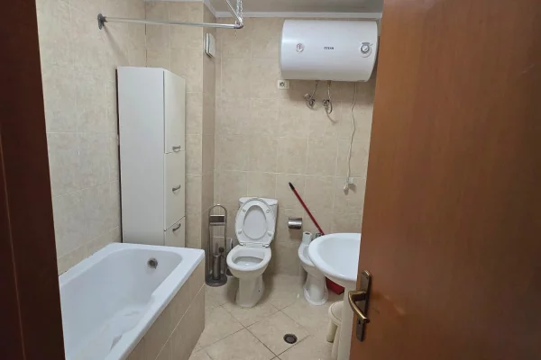 Shtepi me qera Apartament ne Tirane, 2+1, Mobilimi E mobiluar, Pagesa 900  Euro.