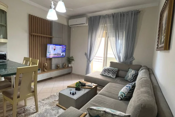 Shtepi me qera Apartament ne Tirane, 2+1, Mobilimi E mobiluar, Pagesa 700  Euro.