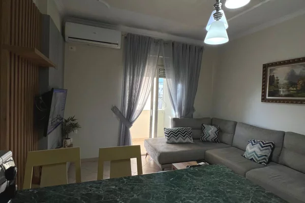 Shtepi me qera Apartament ne Tirane, 2+1, Mobilimi E mobiluar, Pagesa 700  Euro.