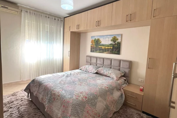 Shtepi me qera Apartament ne Tirane, 2+1, Mobilimi E mobiluar, Pagesa 700  Euro.
