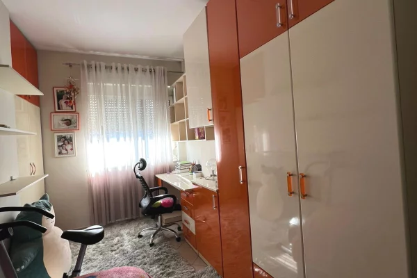 Shtepi me qera Apartament ne Tirane, 2+1, Mobilimi E mobiluar, Pagesa 700  Euro.