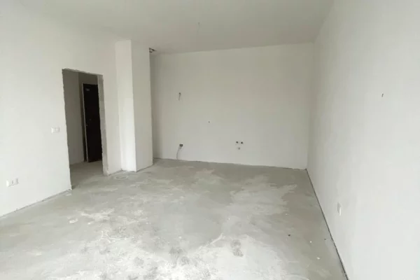 Shtepi ne shitje Apartament ne Tirane, 2+1, Mobilimi Bosh, pa mobiluar, Pagesa 135,000  Euro.