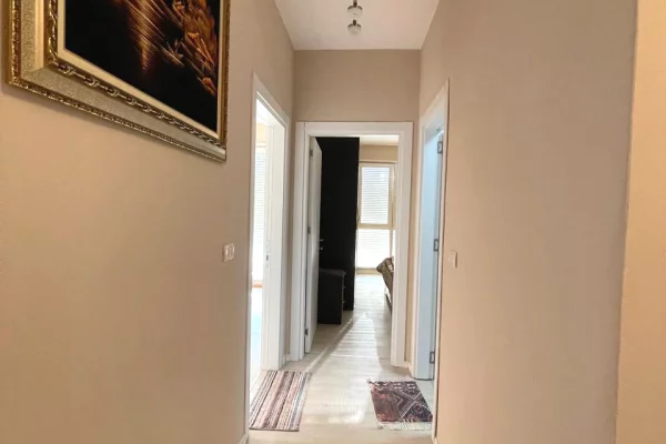 Shtepi ne shitje Apartament ne Tirane, 3+1, Mobilimi Pjeserisht e mobiluar, Pagesa 155,000  Euro.