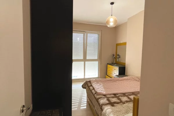 Shtepi ne shitje Apartament ne Tirane, 3+1, Mobilimi Pjeserisht e mobiluar, Pagesa 155,000  Euro.