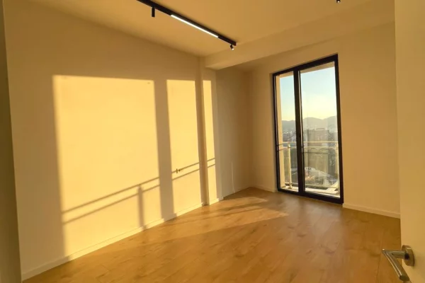 Jepet me Qira  Zyre – Golden Tower