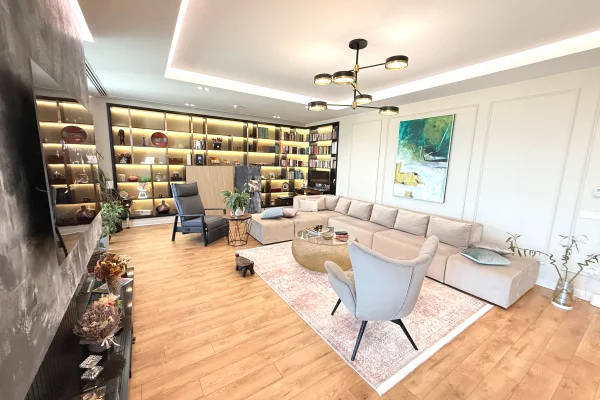 Attico(ultimo piano panoramico) in vendita a Tirana 3+1, Arredato