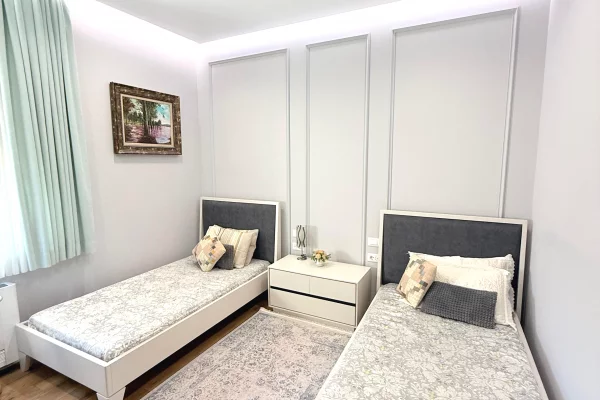 Attico(ultimo piano panoramico) in vendita a Tirana 3+1, Arredato