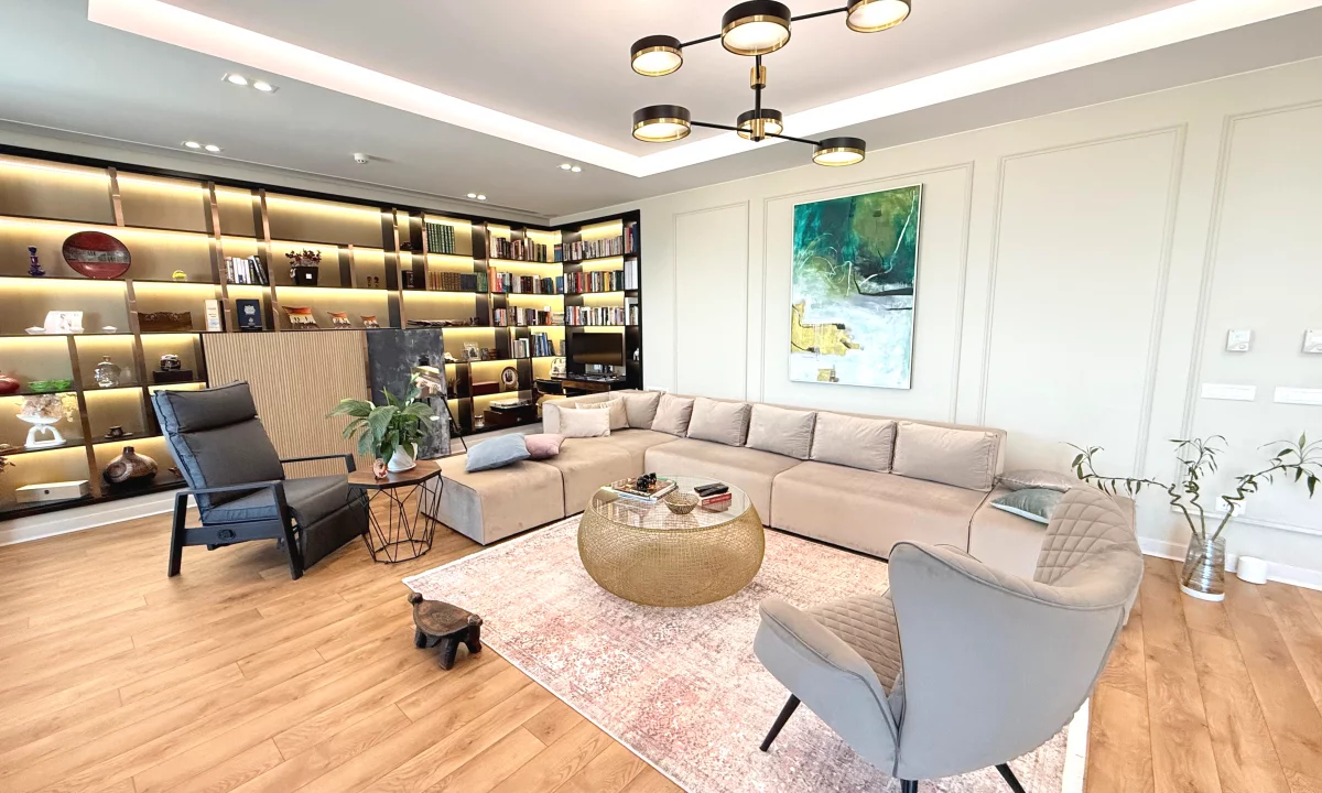 Attico(ultimo piano panoramico) in vendita a Tirana 3+1, Arredato