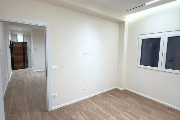 Appartamento in vendita a Tirana 1+1, Vuoto