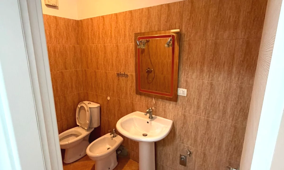 Shtepi ne shitje Apartament ne Tirane, 1+1, Mobilimi Bosh, pa mobiluar, Pagesa 91,000  Euro.